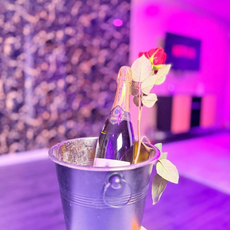 Les Suites Bisous Metz - Jacuzzi & Private Sauna - One-Bedroom Apartment - 10