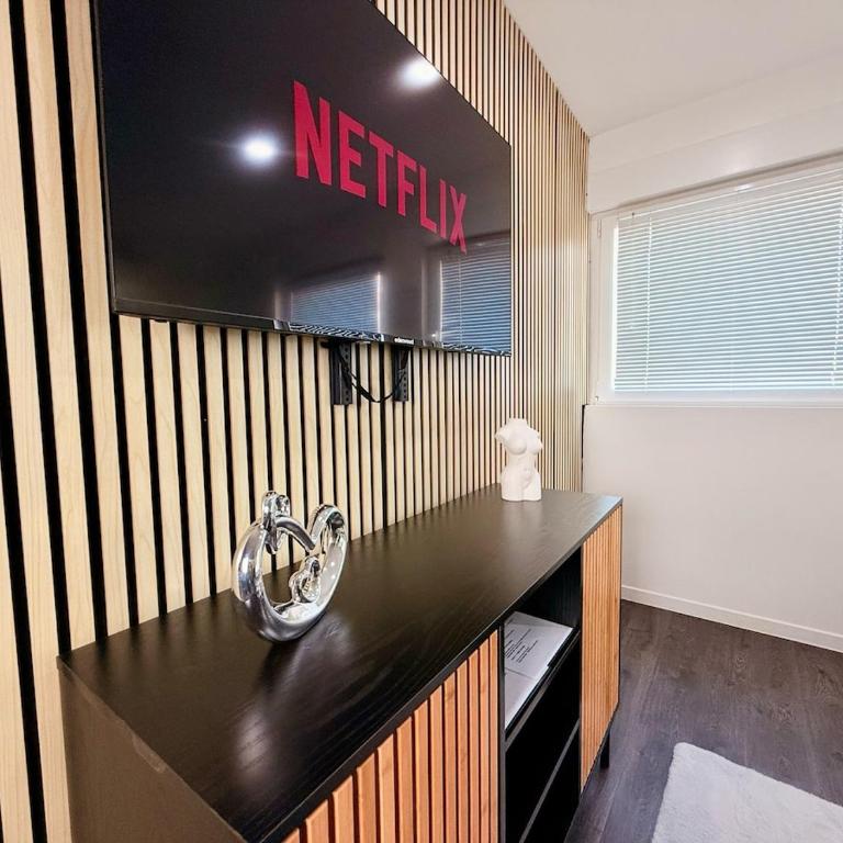 Les Suites Bisous Metz - Jacuzzi & Private Sauna - One-Bedroom Apartment - 7