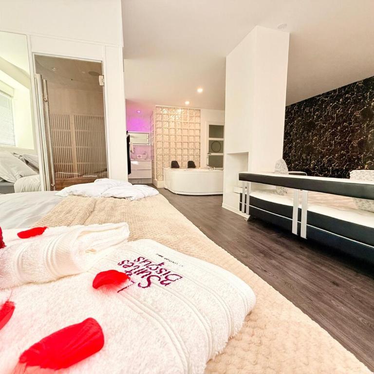 Les Suites Bisous Metz - Jacuzzi & Private Sauna - One-Bedroom Apartment - 16
