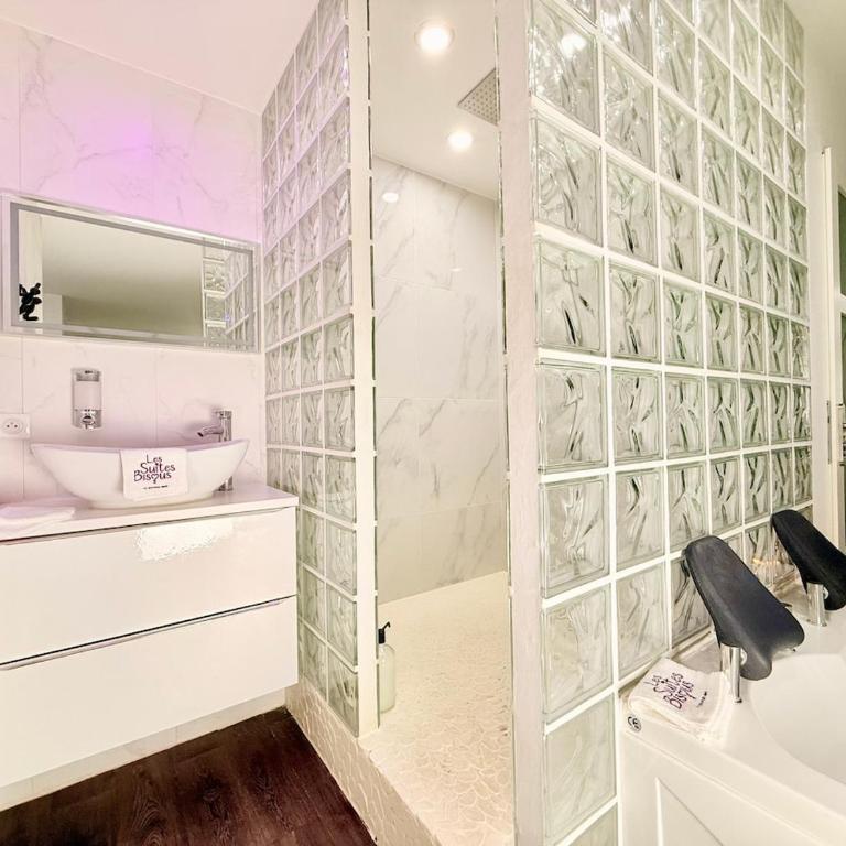 Les Suites Bisous Metz - Jacuzzi & Private Sauna - One-Bedroom Apartment - 19