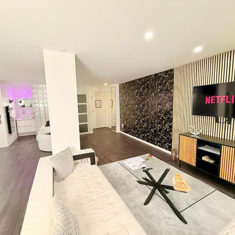 Les Suites Bisous Metz - Jacuzzi & Private Sauna - One-Bedroom Apartment - 20