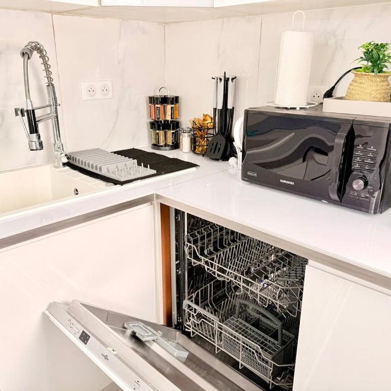 Les Suites Bisous Metz - Jacuzzi & Private Sauna - One-Bedroom Apartment - 21