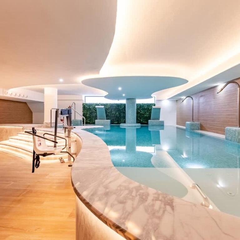 Luxury 2BD Flat - Pools - Parking - Spa - Gym - Apartamento de 2 dormitorios con balcón - 4