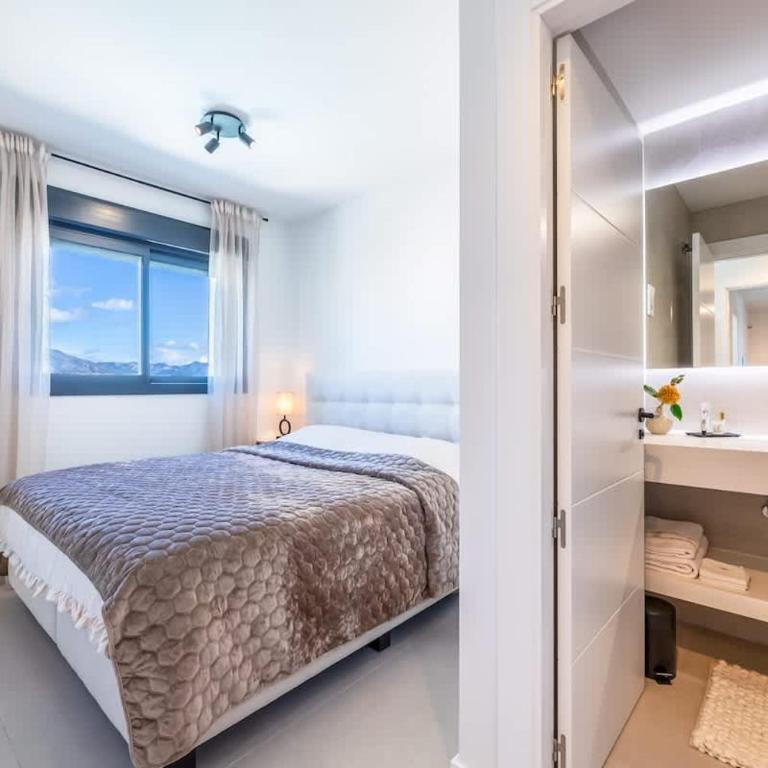 Luxury 2BD Flat - Pools - Parking - Spa - Gym - Apartamento de 2 dormitorios con balcón - 7