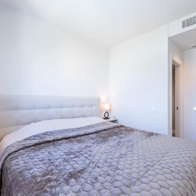 Luxury 2BD Flat - Pools - Parking - Spa - Gym - Apartamento de 2 dormitorios con balcón - 18