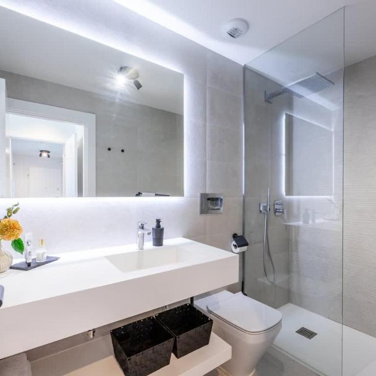Luxury 2BD Flat - Pools - Parking - Spa - Gym - Apartamento de 2 dormitorios con balcón - 22