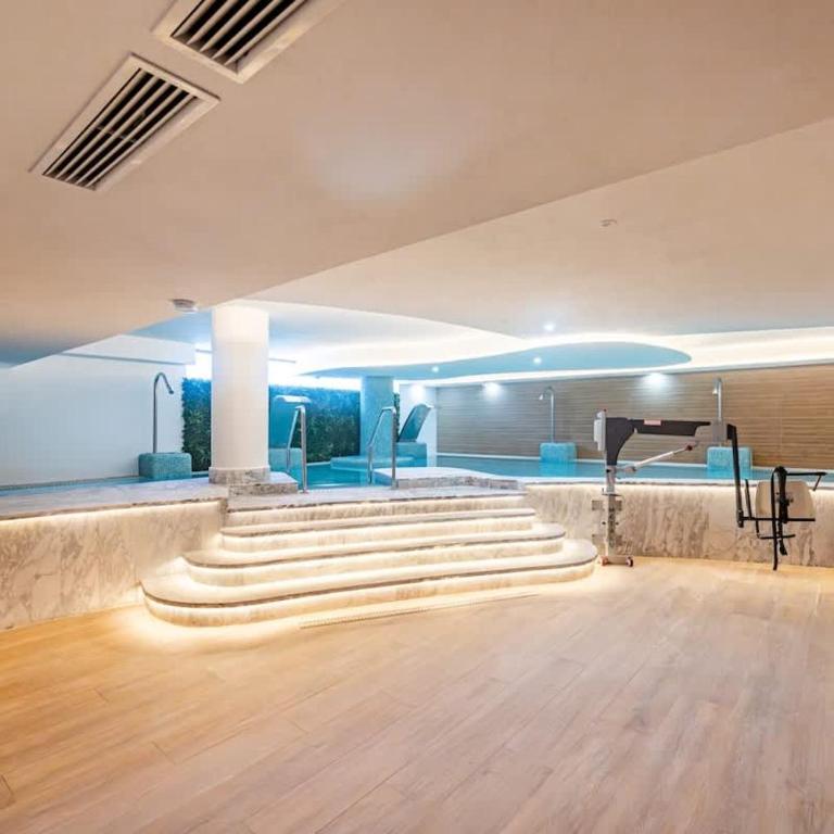 Luxury 2BD Flat - Pools - Parking - Spa - Gym - Apartamento de 2 dormitorios con balcón - 28