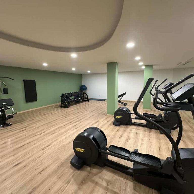 Luxury 2BD Flat - Pools - Parking - Spa - Gym - Apartamento de 2 dormitorios con balcón - 32