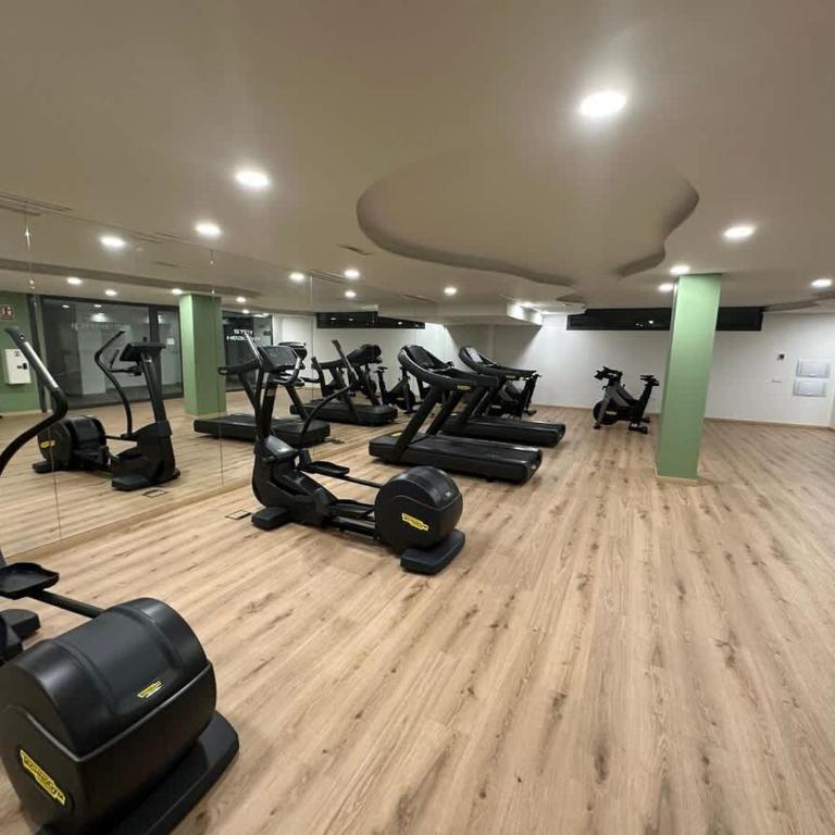 Luxury 2BD Flat - Pools - Parking - Spa - Gym - Apartamento de 2 dormitorios con balcón - 36