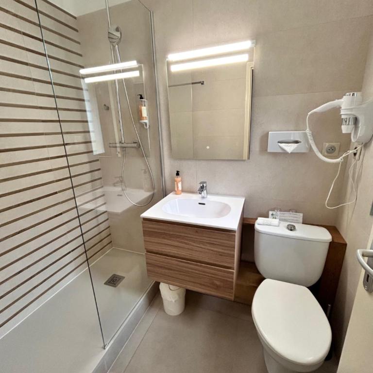Hôtel La Pinède - Petite Chambre Double Standard (13 m²) - Côté Montagne - 10