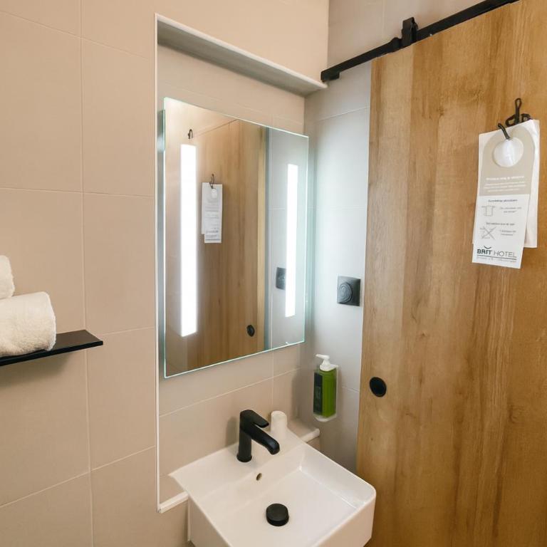 Brit Hotel Confort Rouen Centre - Chambre Double - 2