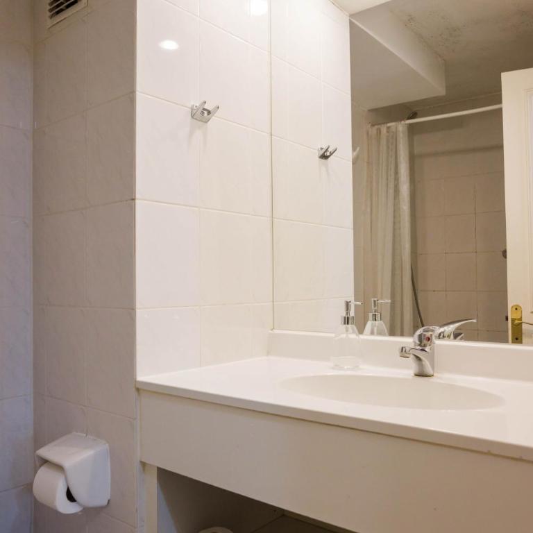 1BR in Las Condes Pool Access Near MUT - Apartment - 10