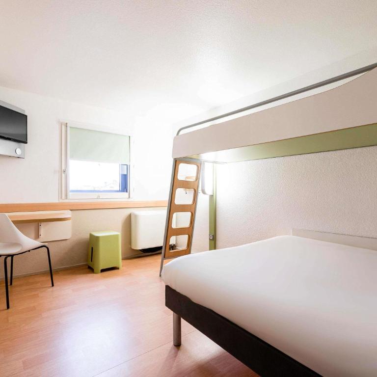 ibis budget Bordeaux Centre Mériadeck - Chambre Triple avec 1 Lit Double et 1 Lit Superposé - 3
