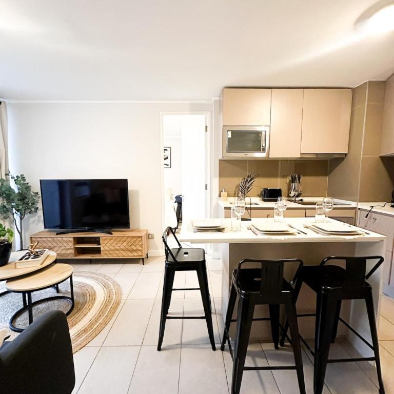 Ubicación ideal en plaza Egaña - Two-Bedroom Apartment - 1