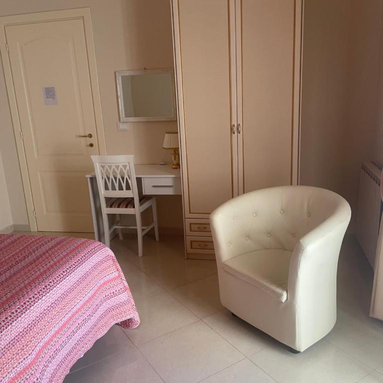 Villa Nicole House - Apartments & Suite - Two-Bedroom Deluxe Apartment - 23