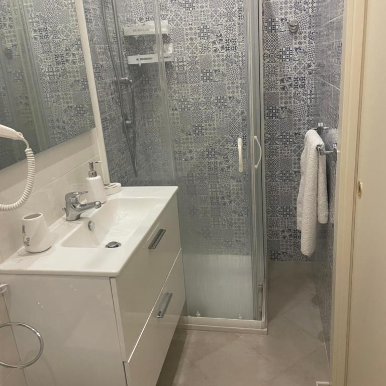 Villa Nicole House - Apartments & Suite - Two-Bedroom Deluxe Apartment - 12