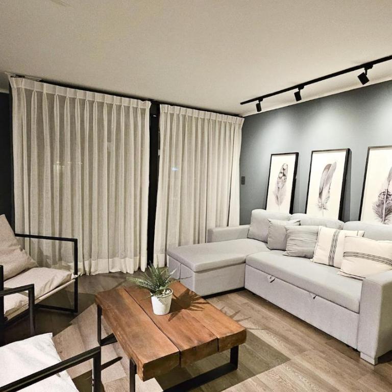 Descanso en el corazón de El Golf - Two-Bedroom Apartment - 4
