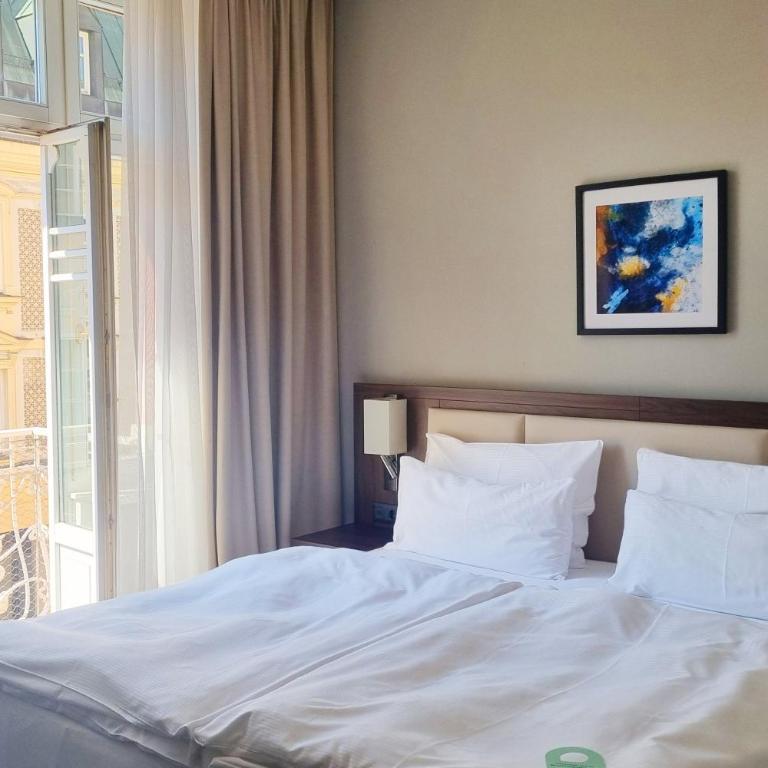 Garner Hotel Klagenfurt - Moser Verdino by IHG - Standard Zimmer mit Queensize-Bett und Balkon - 5
