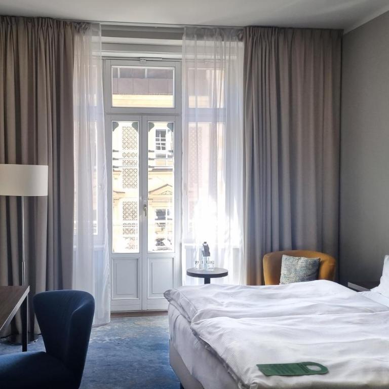 Garner Hotel Klagenfurt - Moser Verdino by IHG - Premium Zimmer mit Queensize-Bett und Balkon - 10