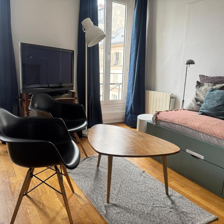 Paris Rooftop Views Cosy 2 Bedroom Stay Central - Chambre Triple - 7