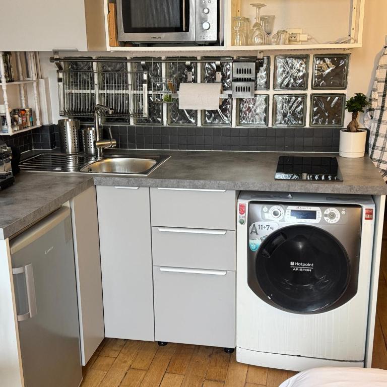 Paris Rooftop Views Cosy 2 Bedroom Stay Central - Chambre Triple - 34