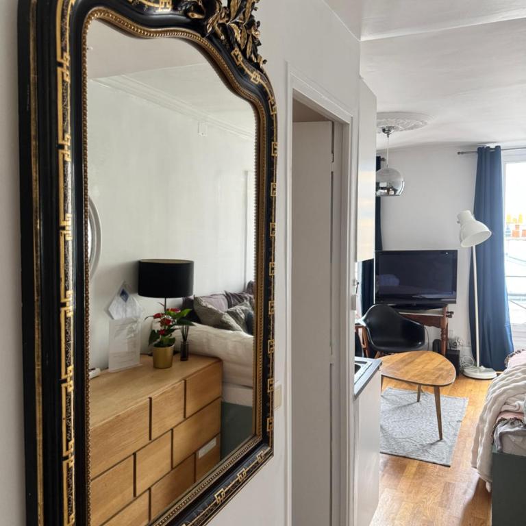 Paris Rooftop Views Cosy 2 Bedroom Stay Central - Chambre Triple - 14