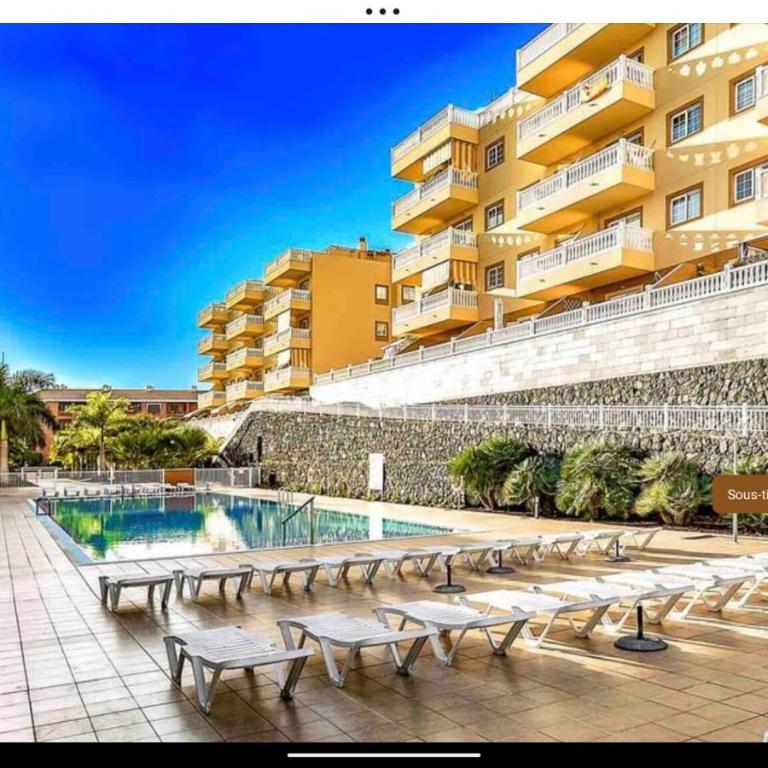 Appartement rénové 2 chambres, grande terrasse S-O, parking privé et piscine chauffée - Apartamento de 2 dormitorios - 3