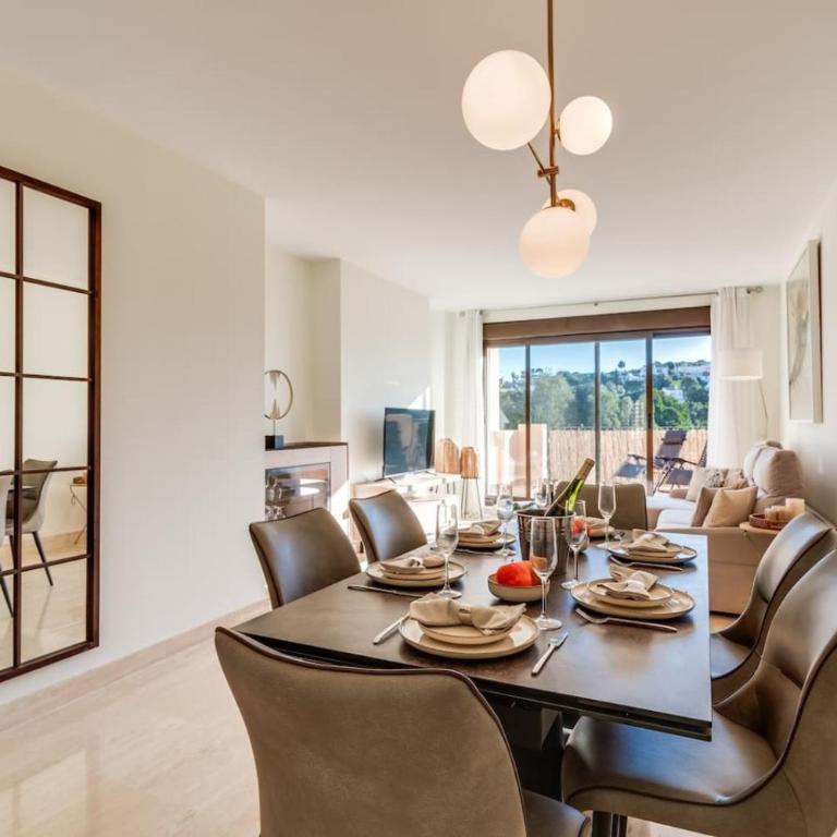 Estepona Golf 2BR Apartment - Private Terrace, Beautiful Views, Near Beach - Apartamento de 2 dormitorios - 5