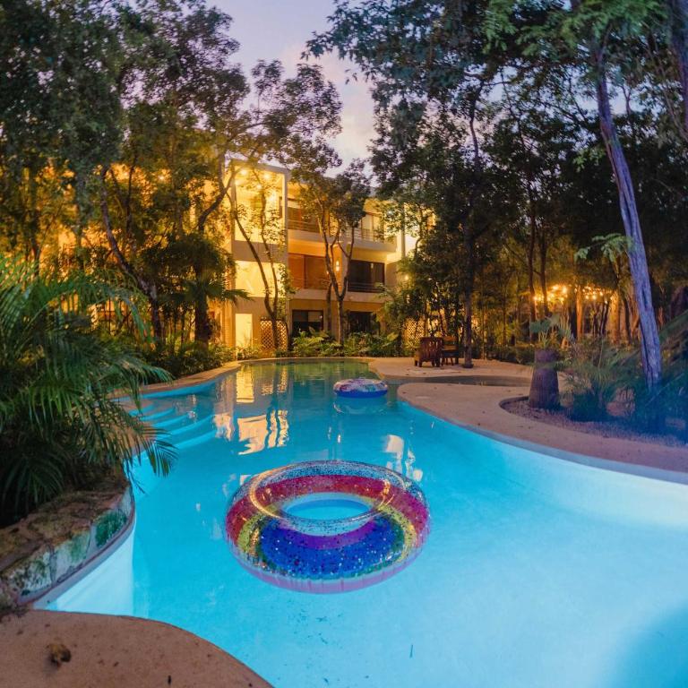 Stylish Ground-Floor 3BR Haven with Luxe Plunge Pool - Apartamento - 56