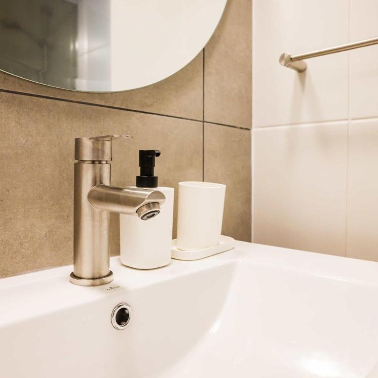 Elegant 1BR Retreat for 3 in Vibrant Las Condes - Apartment - 5