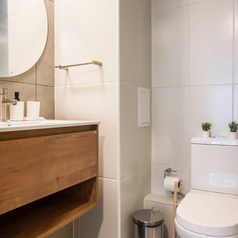 Elegant 1BR Retreat for 3 in Vibrant Las Condes - Apartment - 23