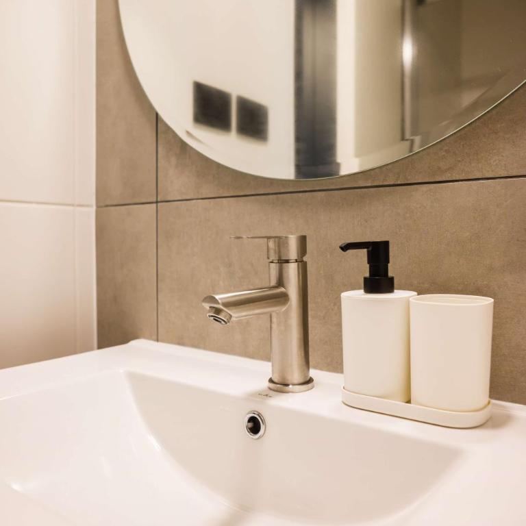 Elegant 1BR Retreat for 3 in Vibrant Las Condes - Apartment - 21
