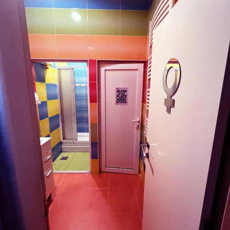 Pop Art Apartment - One-Bedroom Apartment - 3