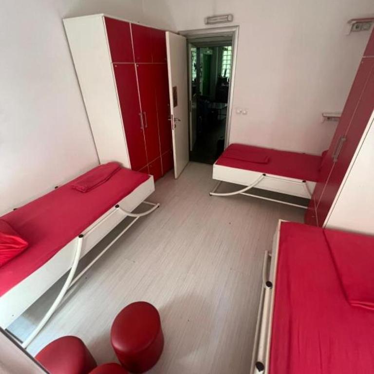 Pop Art Apartment - One-Bedroom Apartment - 4