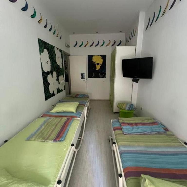 Pop Art Apartment - One-Bedroom Apartment - 12