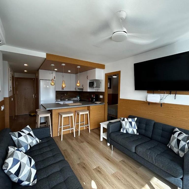 Modern spacious 3 bedroom apartment In Playa Del Ingles - Apartamento de 3 dormitorios - 1