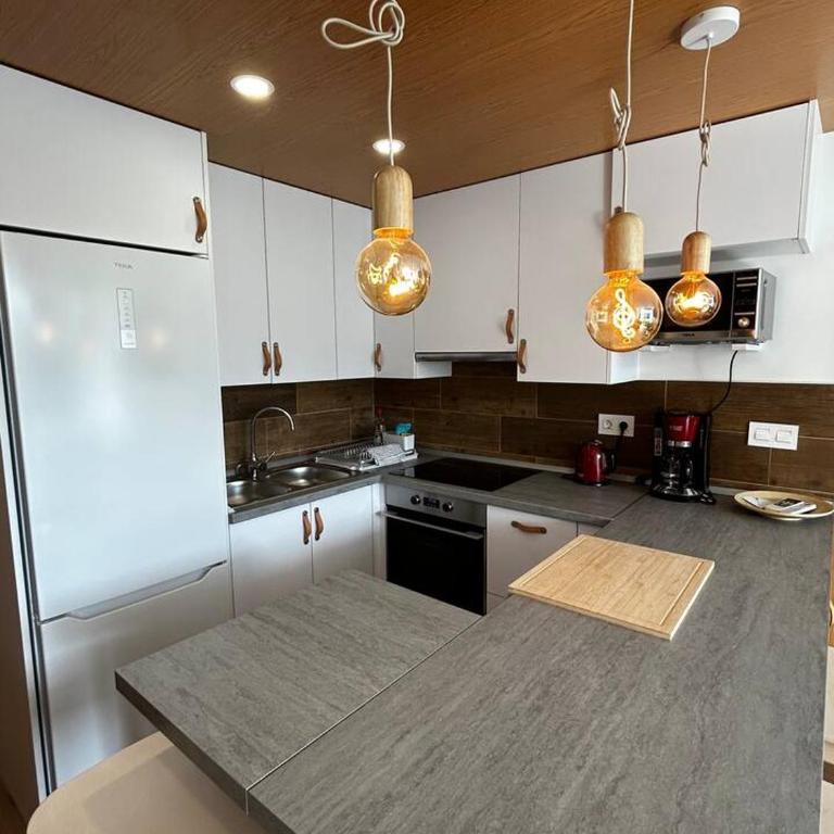 Modern spacious 3 bedroom apartment In Playa Del Ingles - Apartamento de 3 dormitorios - 2