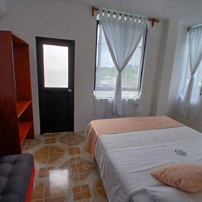 Hostal Brisas Del Mar - Habitación Individual Amplia - 4