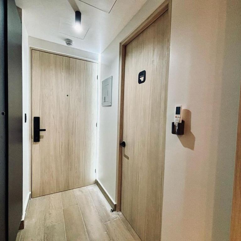 Travel VIP Lounge Themed Stay with Private Parking - One-Bedroom Apartment - 6