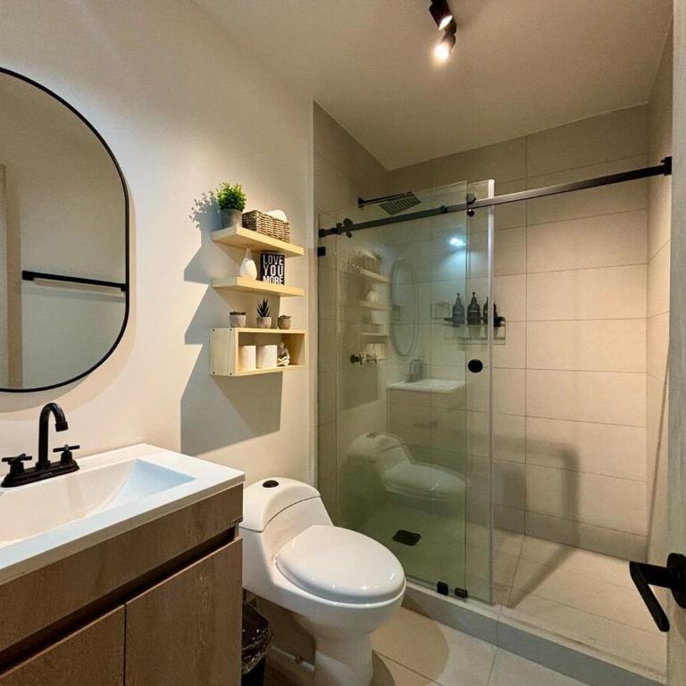 Travel VIP Lounge Themed Stay with Private Parking - One-Bedroom Apartment - 8