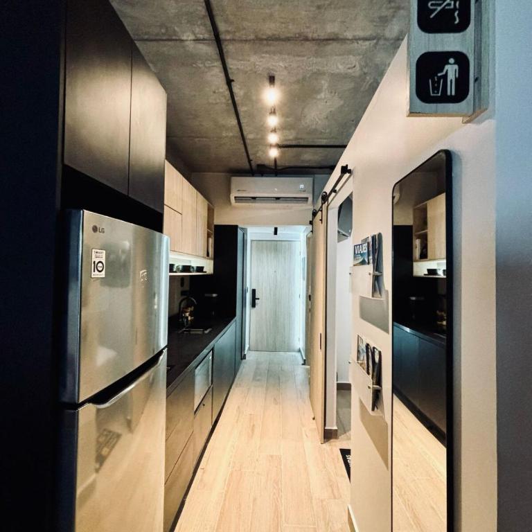 Travel VIP Lounge Themed Stay with Private Parking - One-Bedroom Apartment - 12