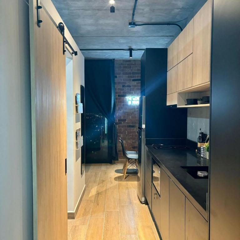Travel VIP Lounge Themed Stay with Private Parking - One-Bedroom Apartment - 15