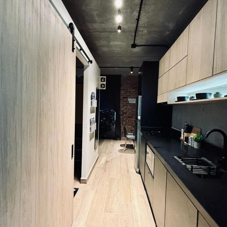 Travel VIP Lounge Themed Stay with Private Parking - One-Bedroom Apartment - 18