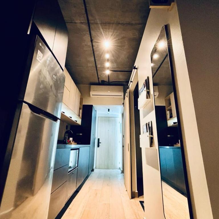 Travel VIP Lounge Themed Stay with Private Parking - One-Bedroom Apartment - 24