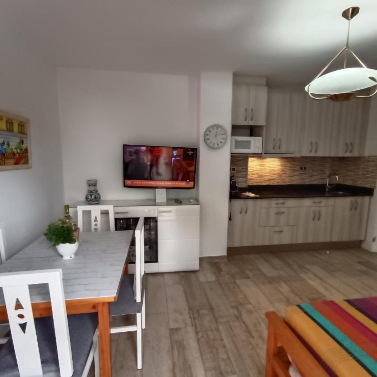 Jescamar 2 - Two-Bedroom Apartment - 4