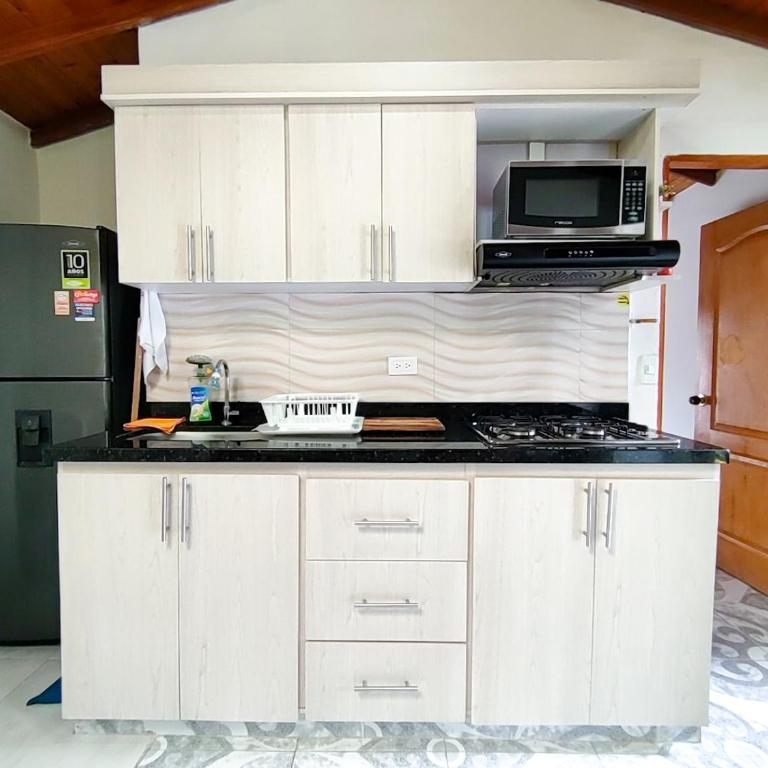 Acogedor apartamento cerca al tranvía 301 - Two-Bedroom Apartment - 17