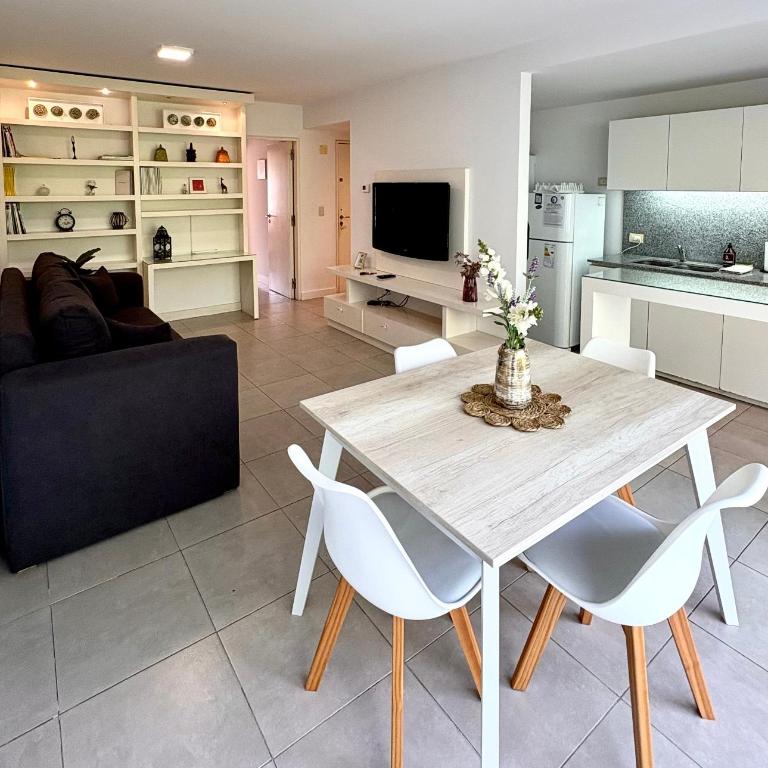 2 ambientes zona Golf Club Playa Grande con cochera - Apartamento de 1 dormitorio - 6