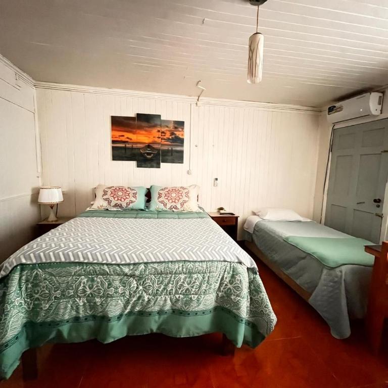 HOSTAL VALDIVIA - Habitación cuádruple - 1