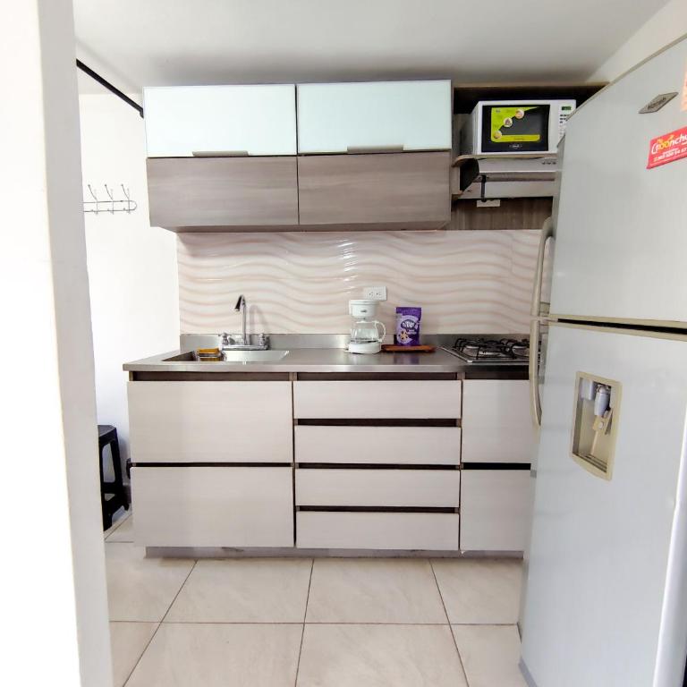 Acogedor apartamento cerca al tranvía 201 - Two-Bedroom Apartment - 33
