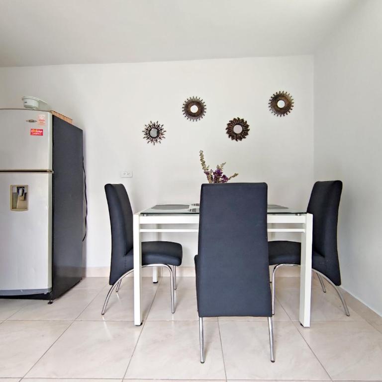 Acogedor apartamento cerca al tranvía 201 - Two-Bedroom Apartment - 24